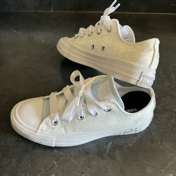 Wedding MRS Converse White Textured Sneakers with Ribbon Laces - Picture 4 of 8